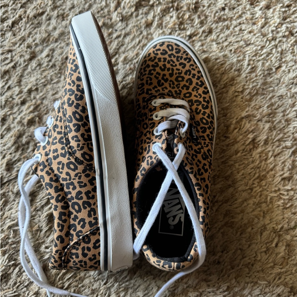 Vans Leopard Print - size 7